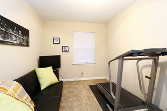 Wedgewood Arms Apartments in Greenville, NC - Building Photo - Interior Photo