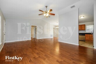 8240 Stoner Rd in Riverview, FL - Foto de edificio - Building Photo