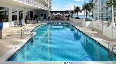 1200 Brickell Bay Dr, Unit 3318 in Miami, FL - Foto de edificio - Building Photo
