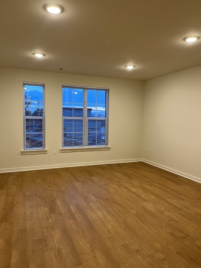 600 E Trinity Ln, Unit 21 in Nashville, TN - Building Photo - Building Photo