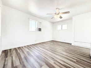 910 N Herbert Ave in Los Angeles, CA - Building Photo - Building Photo