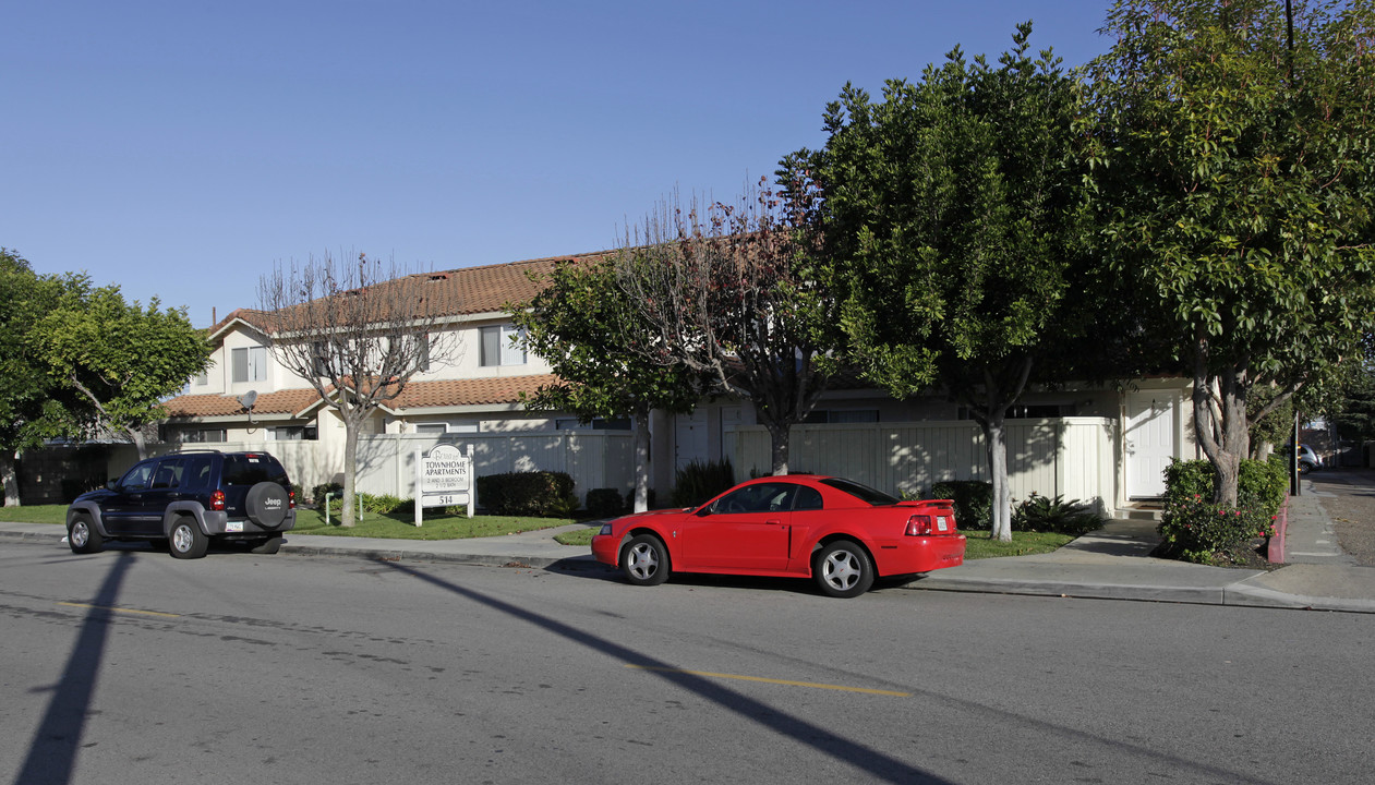 Bernard Townhome Apartments in Costa Mesa, CA - Foto de edificio