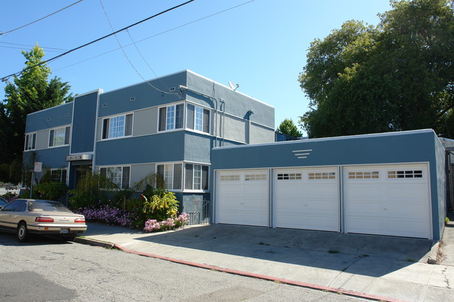 6382-6388 Dana St in Oakland, CA - Foto de edificio - Building Photo