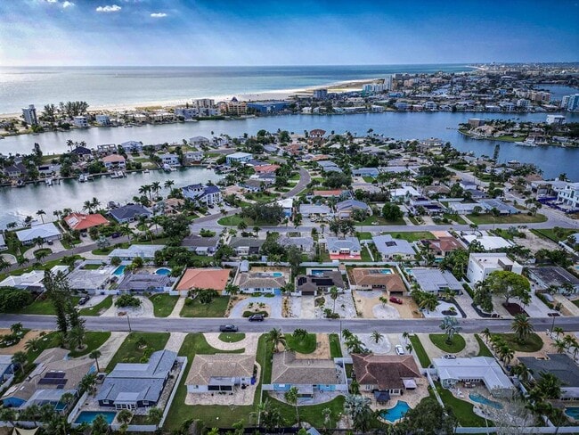 10133 4th St E in Treasure Island, FL - Building Photo - Building Photo