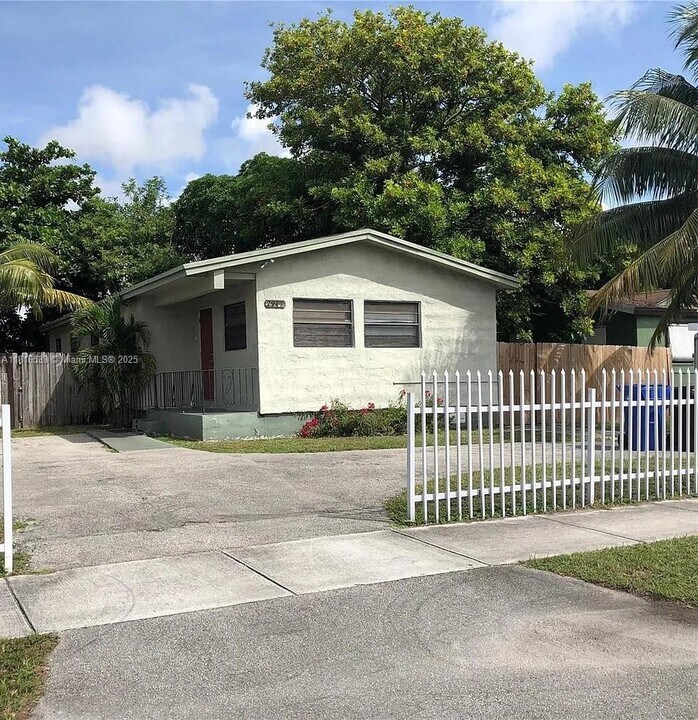 2941 NW 25th St in Fort Lauderdale, FL - Building Photo