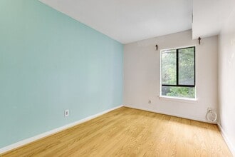 11601 Stoneview Square in Reston, VA - Foto de edificio - Building Photo