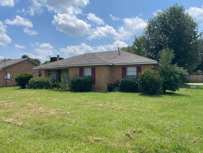 property at 1609 Deatsville Hwy