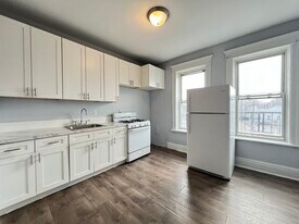 40 Grant Ave, Unit 3R in Jersey City, NJ - Building Photo