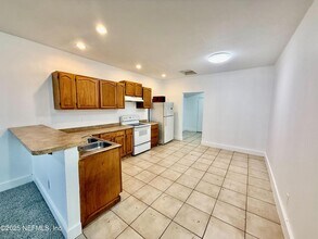 2780 Sunnyside St in Jacksonville, FL - Building Photo - Building Photo