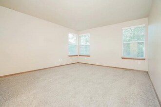 32728 17th Ave SW in Federal Way, WA - Building Photo - Building Photo