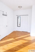 110 Willow Ave in Garwood, NJ - Foto de edificio - Building Photo