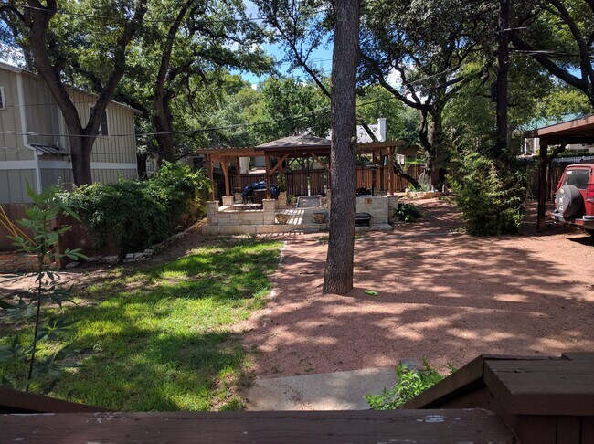 2204 Forest Trail in Austin, TX - Building Photo - Building Photo