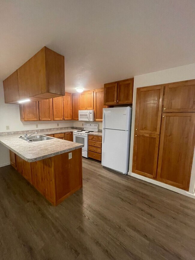 889 W Ash St-Unit -893 in Lebanon, OR - Building Photo - Building Photo