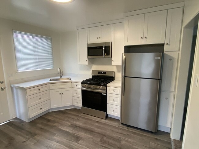 5650-5652 Rocket St in Lakewood, CA - Building Photo - Building Photo