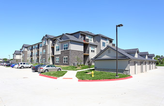 Stonegate Crossing in Clive, IA - Foto de edificio - Building Photo