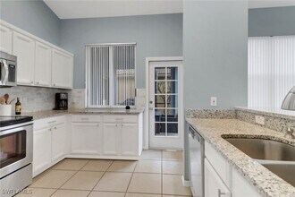 9521 Mariners Cove Ln in Ft. Myers, FL - Building Photo - Building Photo