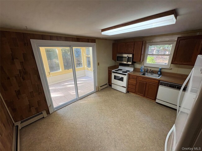 property at 192 Woodland Dr