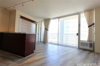 750 Amana St in Honolulu, HI - Building Photo - Building Photo