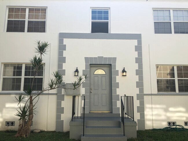 15 Sidonia Ave, Unit 4 in Coral Gables, FL - Building Photo - Building Photo