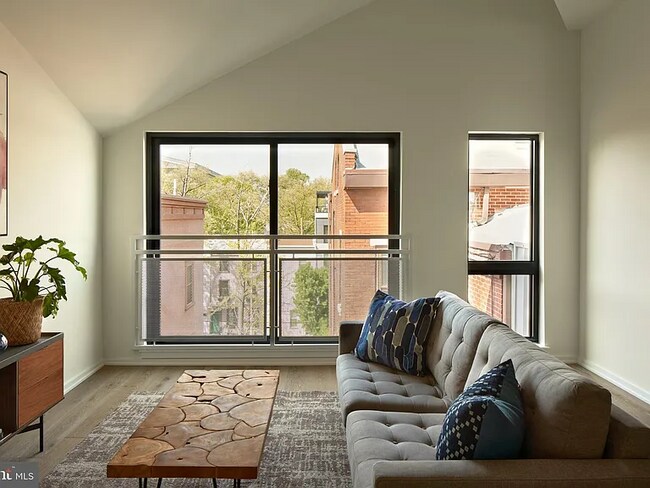 2011 Cambridge St in Philadelphia, PA - Building Photo - Building Photo