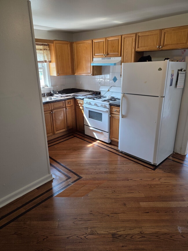 890 Broadway, Unit B
