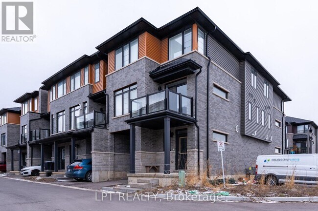 461 Blackburn Dr in Brantford, ON - Building Photo - Building Photo