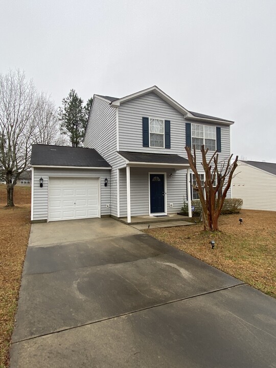 317 Providence Hall Dr in Sanford, NC - Building Photo