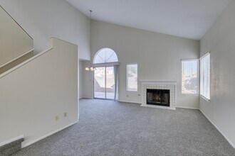 7085 Magic Moment Ln in Las Vegas, NV - Foto de edificio - Building Photo