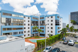 Moon Tower in Miami, FL - Building Photo - Building Photo