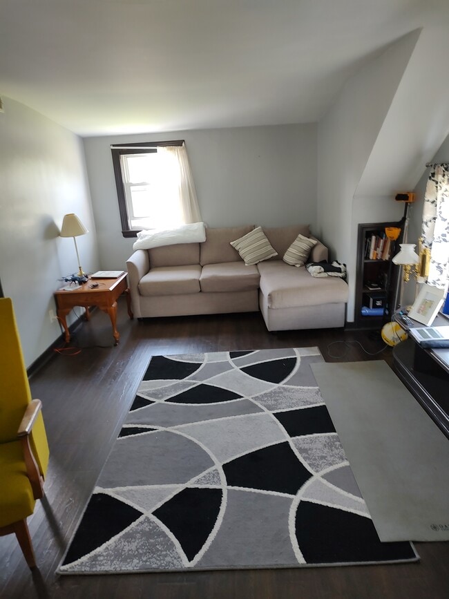 305 Lakeview Ave, Unit Upper apartment
