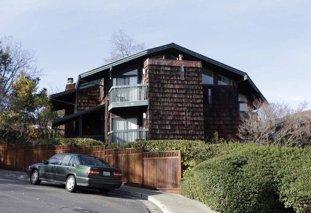 909 Dewing Ave in Lafayette, CA - Foto de edificio