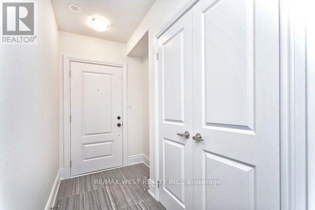 2088 Queensborough Gate in Mississauga, ON - Building Photo - Building Photo