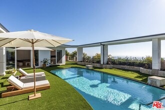 560 Chalette Dr in Beverly Hills, CA - Building Photo - Building Photo