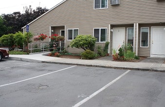 Garden Grove Apartments in Forest Grove, OR - Building Photo - Building Photo