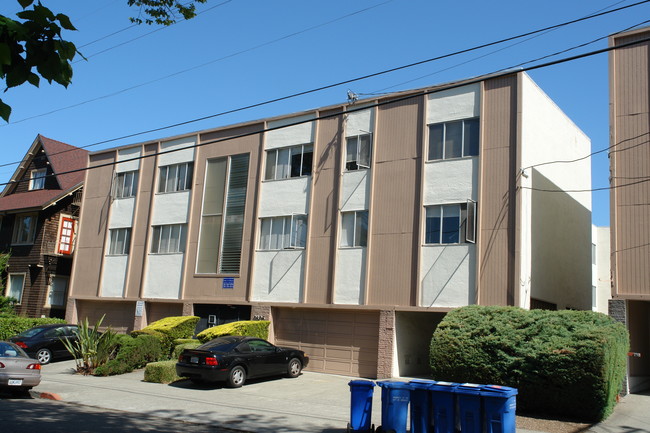 Americana Apartments in Berkeley, CA - Building Photo - Building Photo