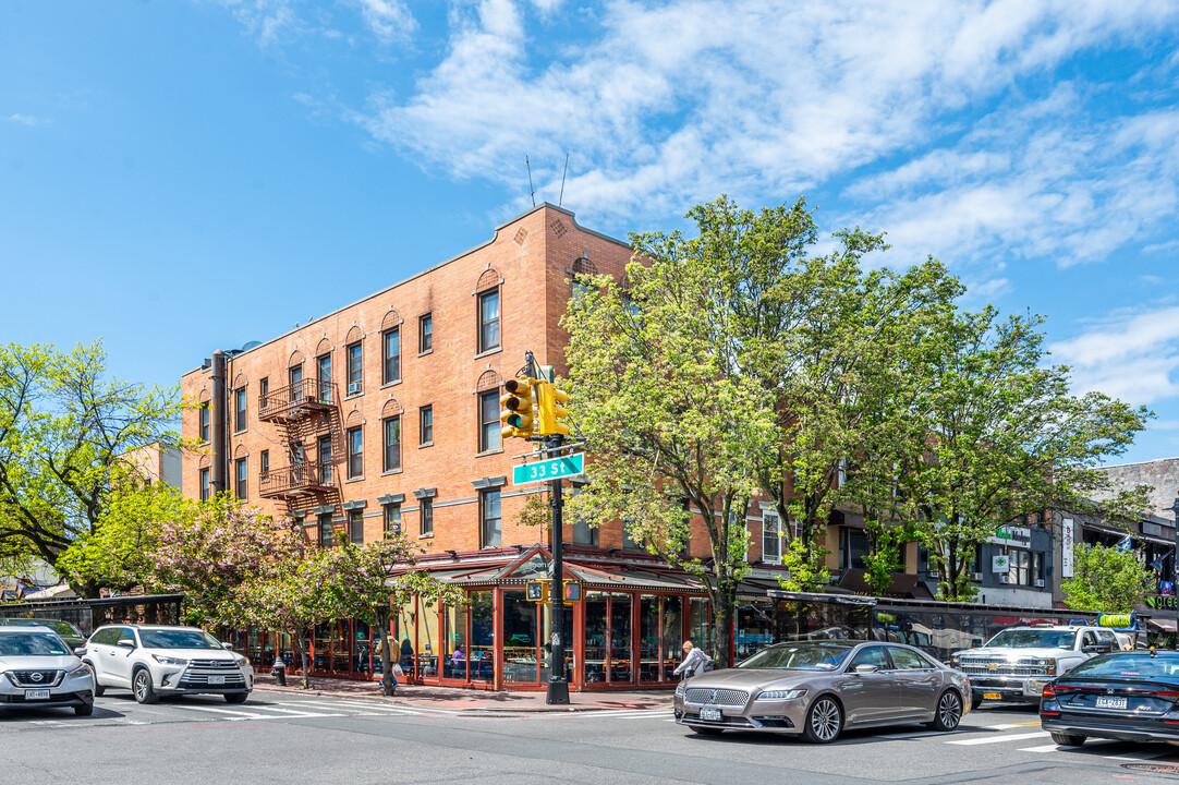 32-20 Broadway in Astoria, NY - Building Photo