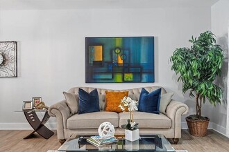 Room in Townhome on St James St NW in Concord, NC - Foto de edificio - Building Photo