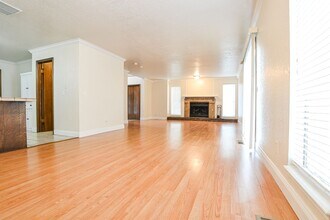 10209 Shadowridge Dr in Oklahoma City, OK - Building Photo - Building Photo