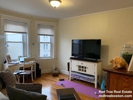 1637 Commonwealth Avenue, Unit 10 in Boston, MA - Building Photo