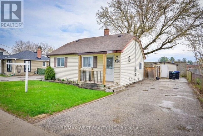 property at 122 Raglan St