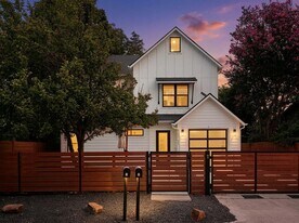 1101 1/2 Fiesta St in Austin, TX - Building Photo