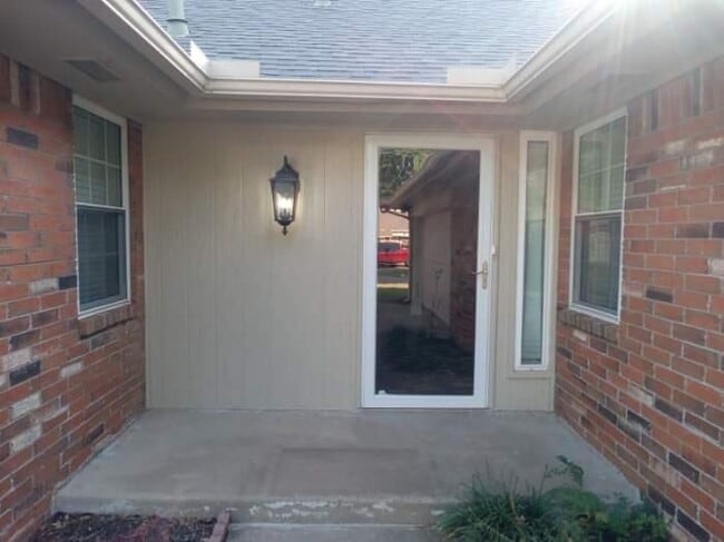 312 Christopher Todd Dr in Moore, OK - Foto de edificio - Building Photo