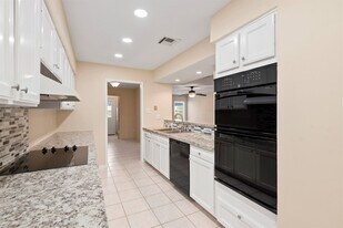 14215 Lost Meadow Ln in Houston, TX - Building Photo