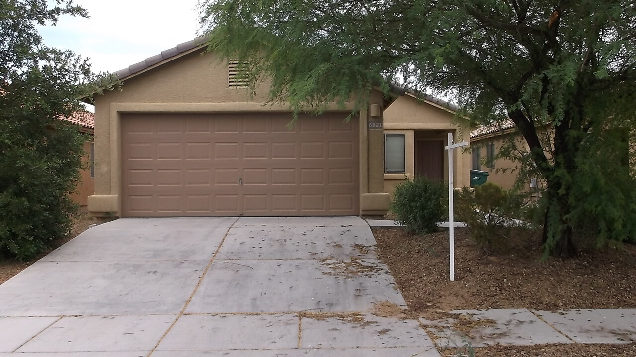 6921 S Creek Run Ave in Tucson, AZ - Building Photo