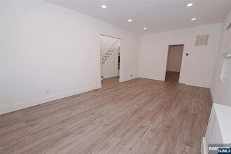34 Hilliard Ave in Edgewater, NJ - Building Photo - Building Photo