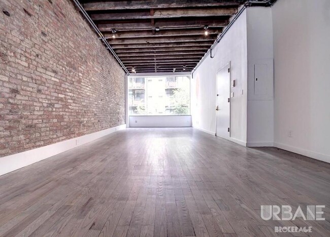86 E 10th St in New York, NY - Building Photo - Building Photo