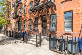 1071 Lafayette Ave in Brooklyn, NY - Building Photo - Building Photo