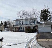 2 Devon Ct in Bolingbrook, IL - Building Photo