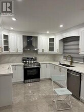 23 Michigan Ave in Brampton, ON - Building Photo - Building Photo