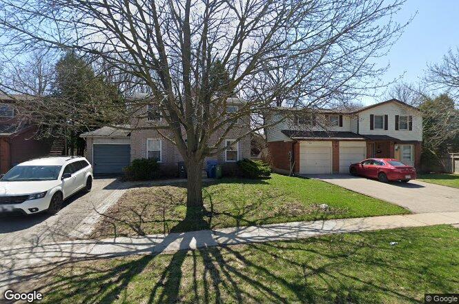 32Aspen Valley Crescent in Guelph, ON - Building Photo